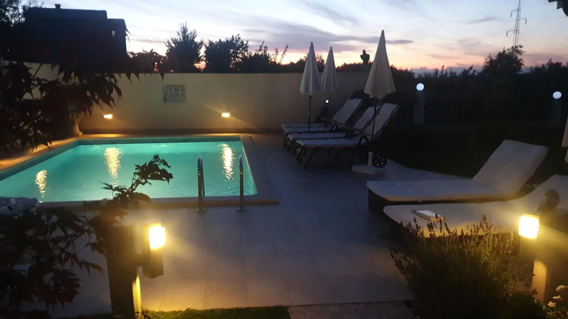 Grosse Ferienwohnung In Kastel Mit Schoenem Garten Croacia