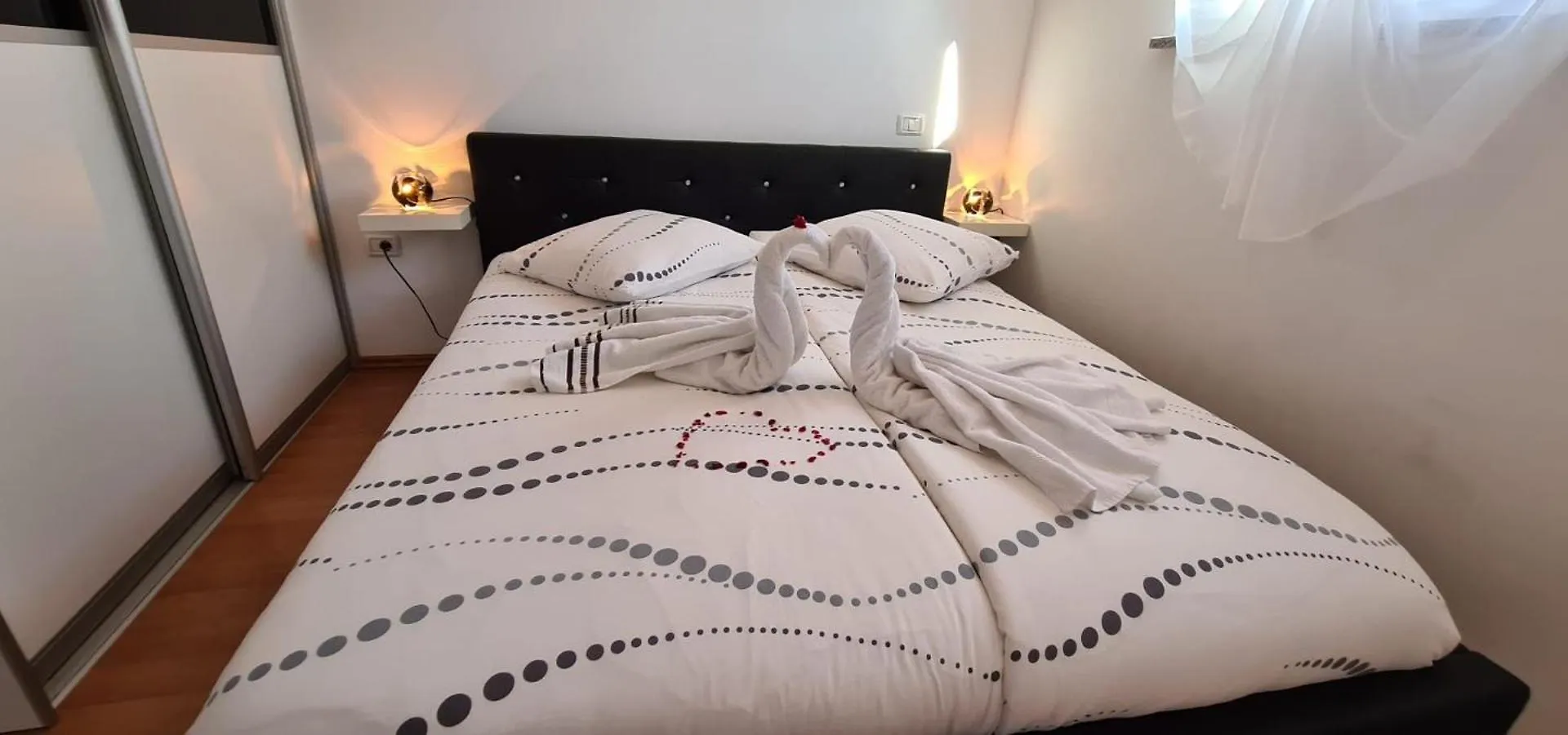 Grosse Ferienwohnung In Kastel Mit Schoenem Garten