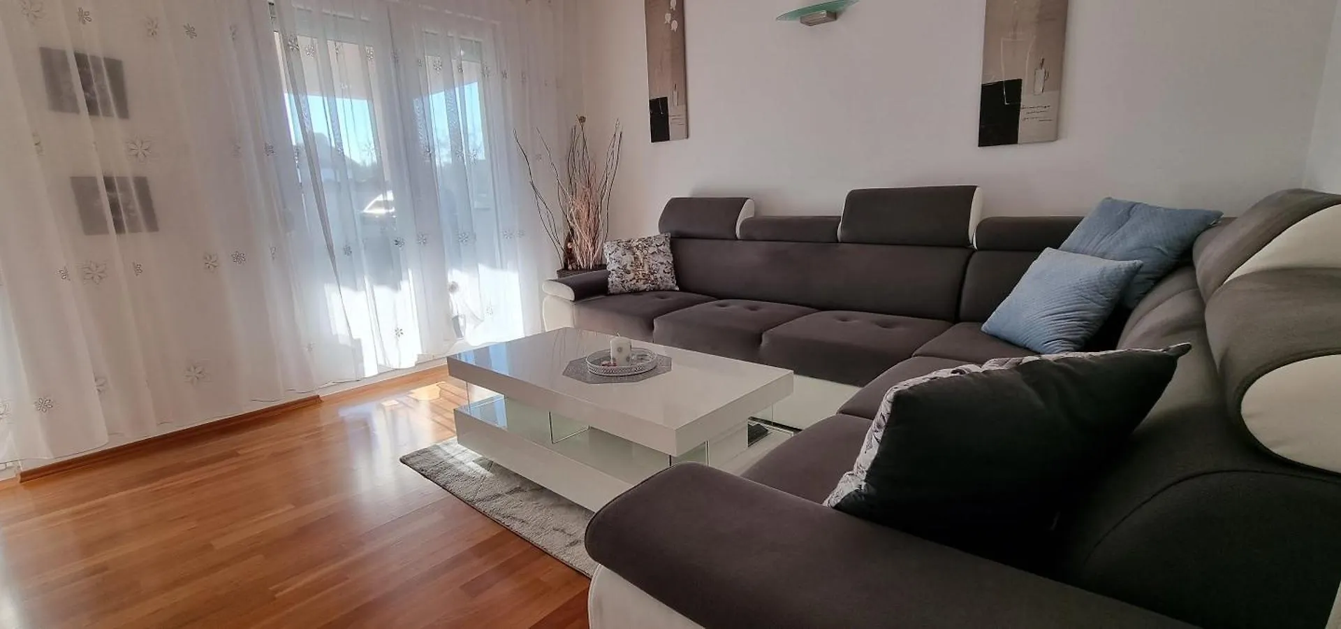 Grosse Ferienwohnung In Kastel Mit Schoenem Garten 0*,